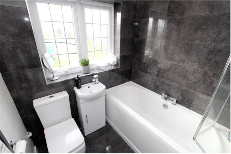 Room East Rochester Way in Greater London