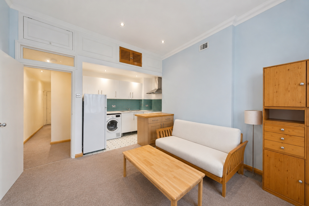 Flat Kildare Gardens in City of Westminster