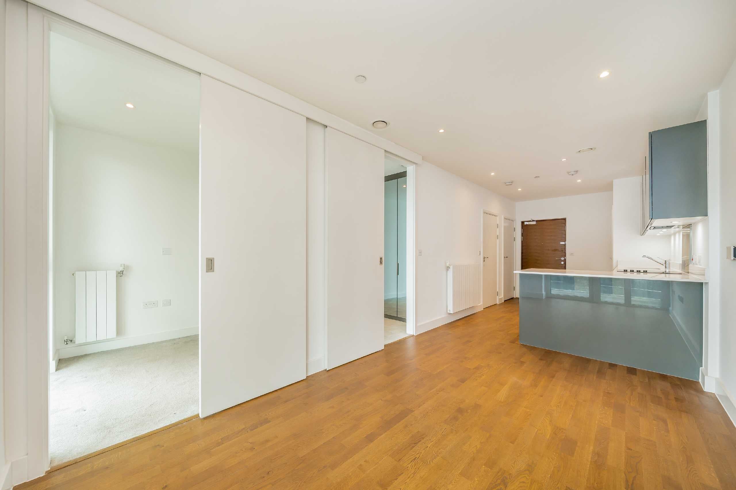 Flat Arsenal Way in Greater London