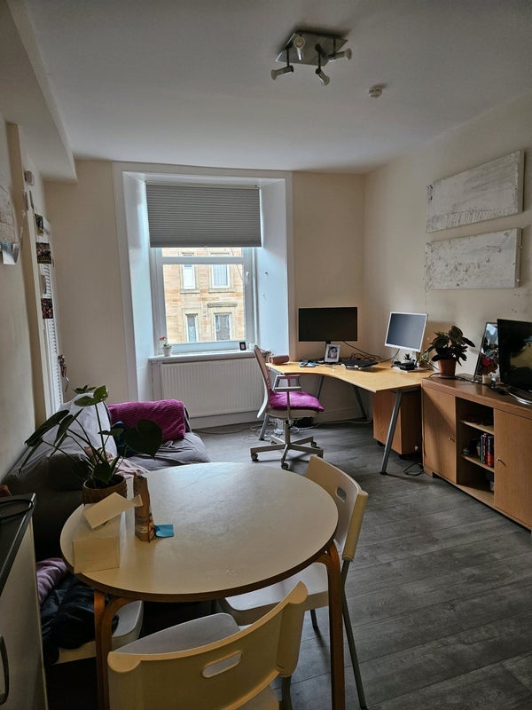 Flat Iona Street in City of Edinburgh