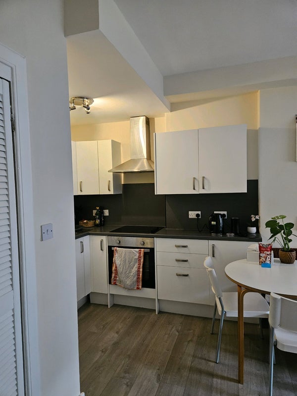Flat Iona Street in City of Edinburgh