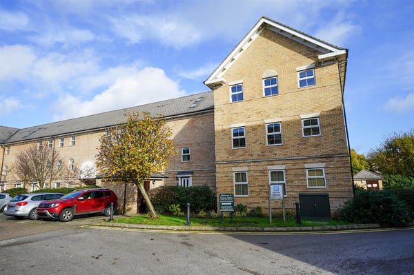 Flat Stanbridge Road in Leighton Buzzard