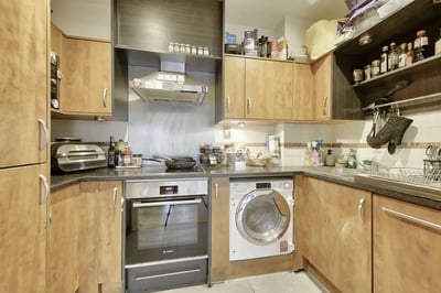 Flat Smugglers Way in Greater London