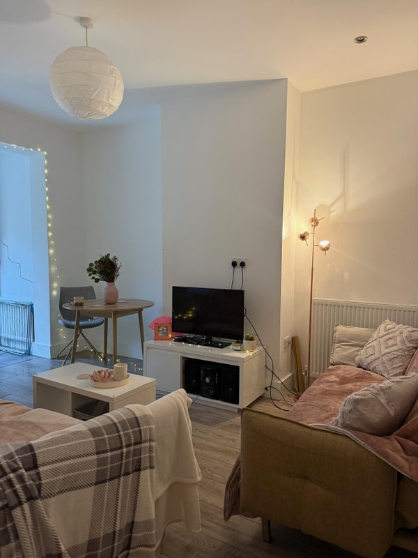Room Ipswich Road in Greater London