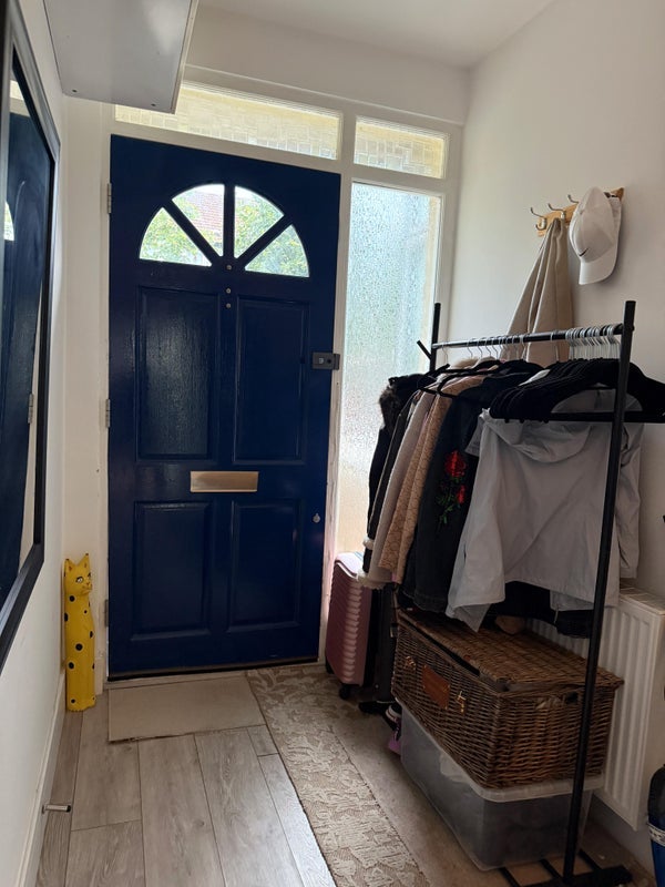 Room Ipswich Road in Greater London