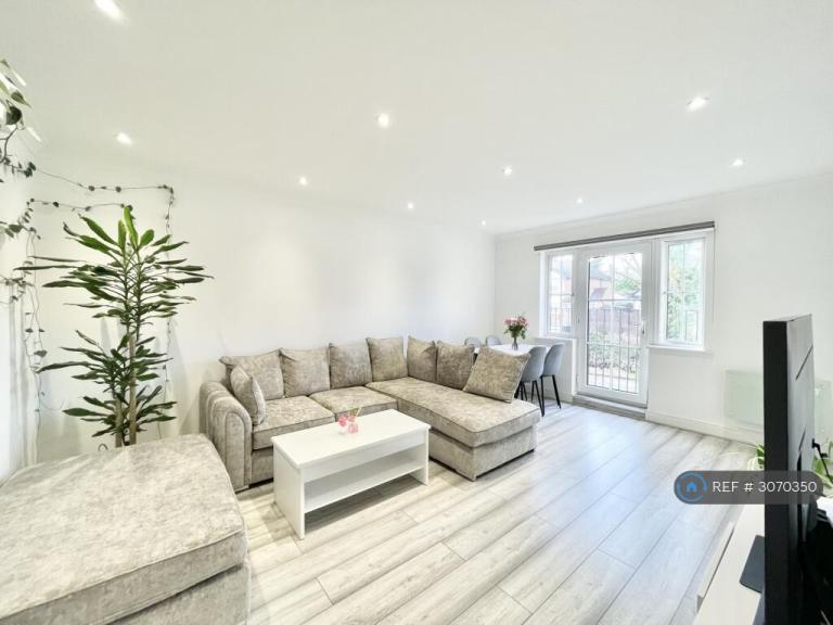 Flat Addison Court in Epping Forest