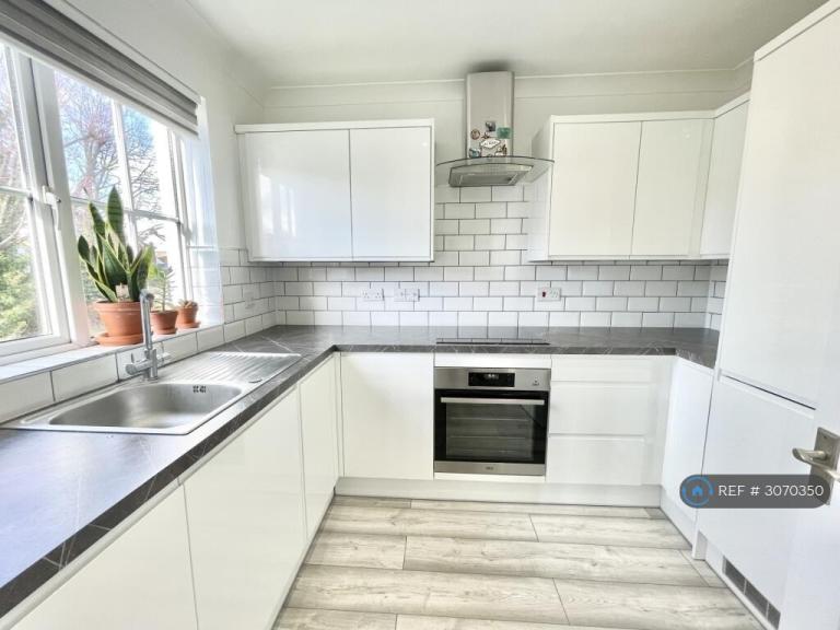 Flat Addison Court in Epping Forest