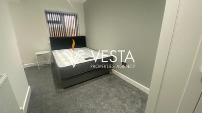 Room Mitchell Avenue in Coventry