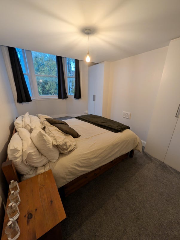 Room Hubert Grove in Greater London