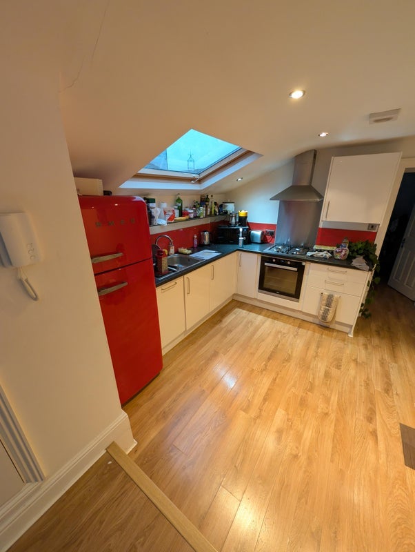 Room Hubert Grove in Greater London