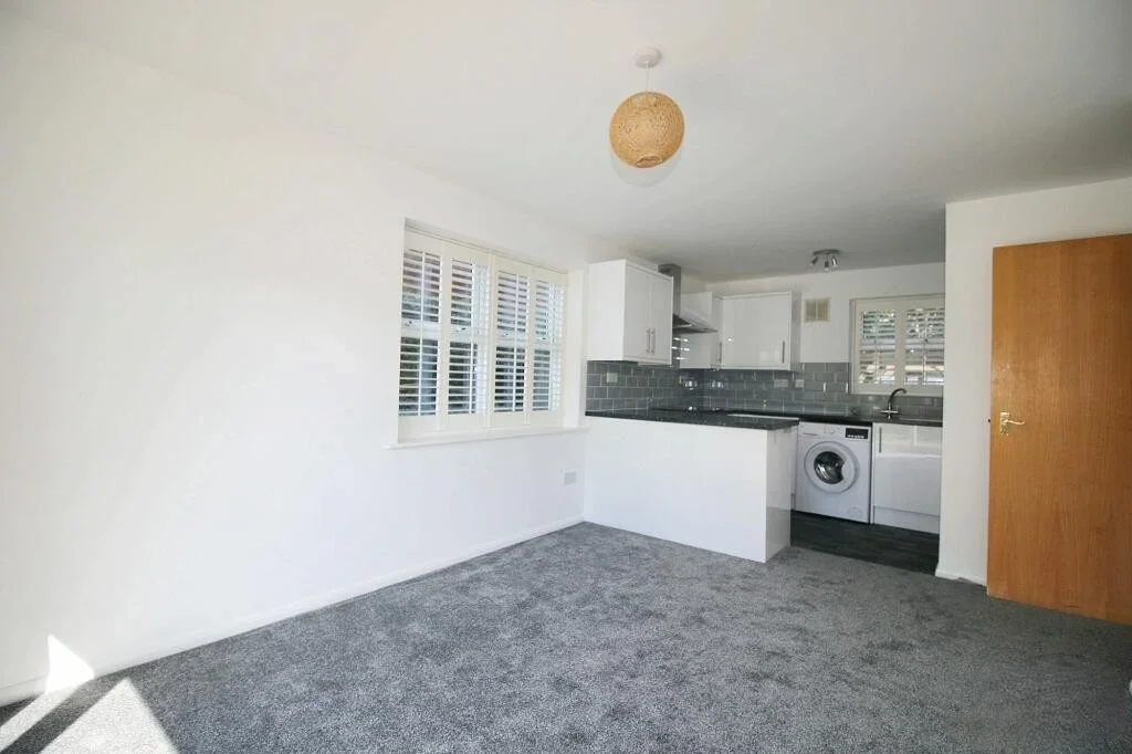 Flat Dudley Close in Grays