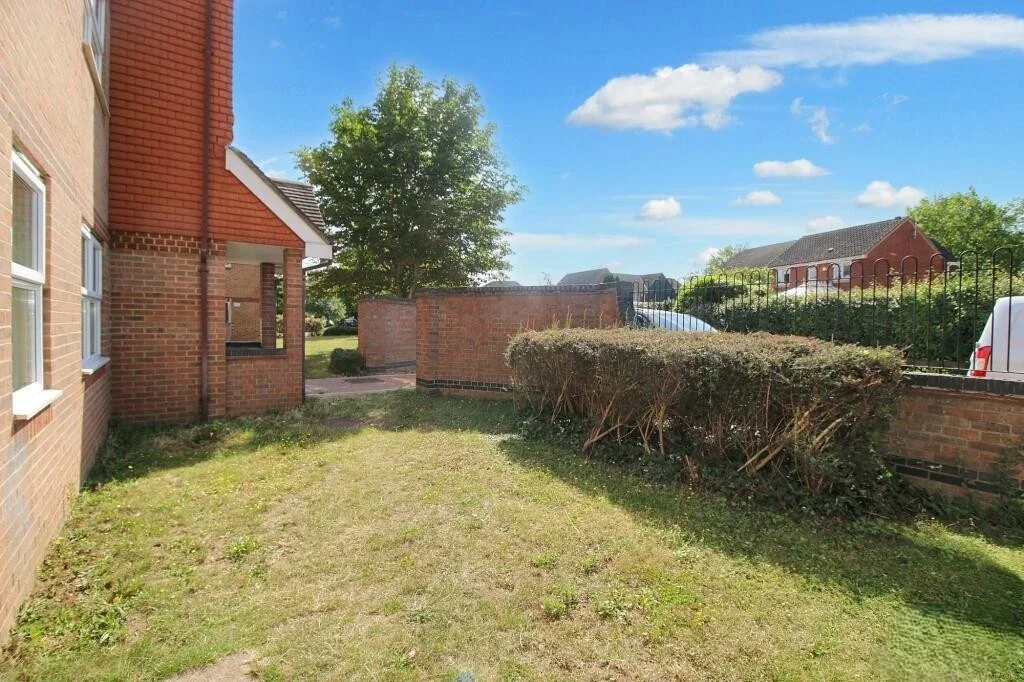 Flat Dudley Close in Grays