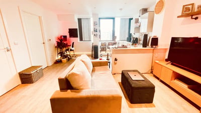 Flat Carnanton Road in Greater London