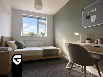 Room Staple Hill Road in Bristol