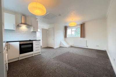 Flat Woodham Road in Woking