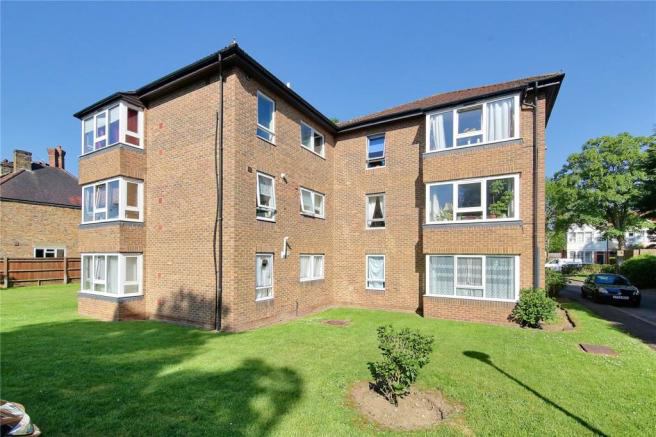 Flat Hall Court in Greater London