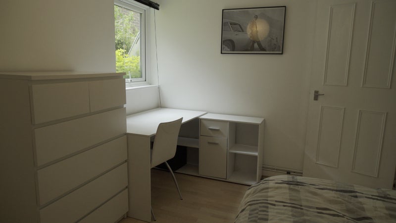 Flat Hall Court in Greater London
