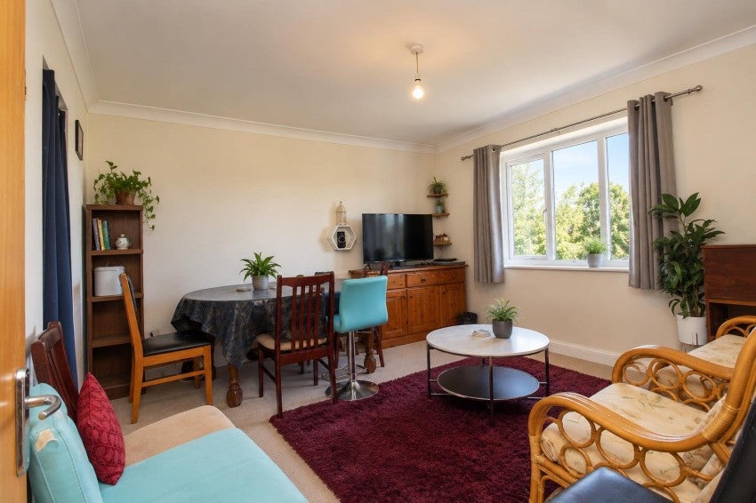 Flat Fellowes Road in Peterborough