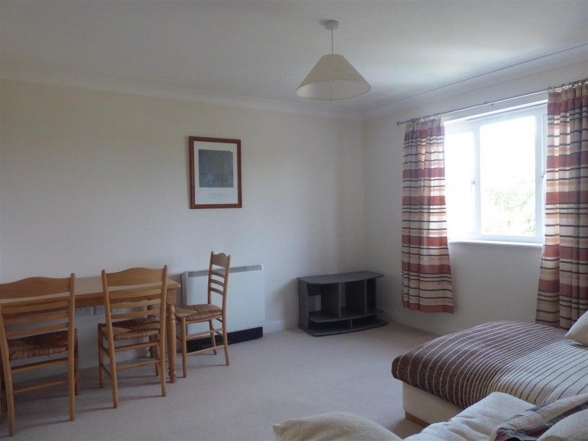 Flat Fellowes Road in Peterborough