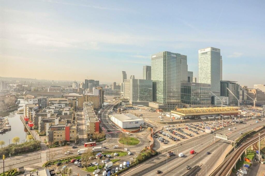 Flat Prestons Road in Greater London