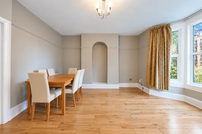 Flat Hillfield Road in Greater London