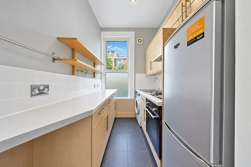 Flat Hillfield Road in Greater London