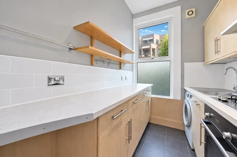 Flat Hillfield Road in Greater London