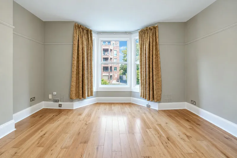Flat Hillfield Road in Greater London