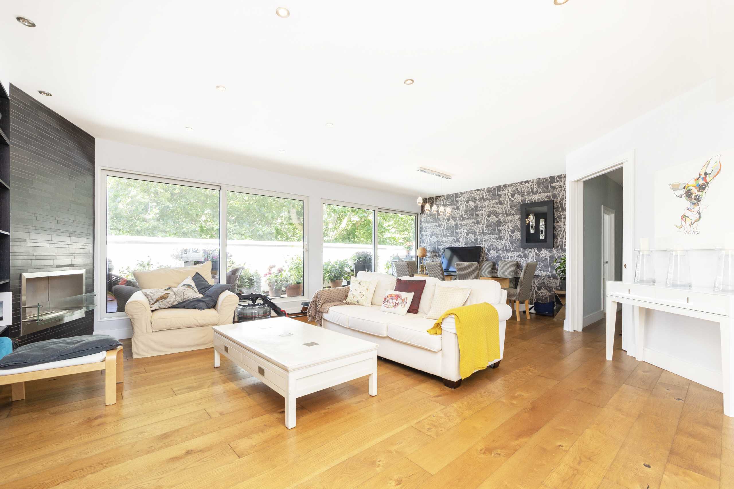 Flat Scandrett Street in Greater London