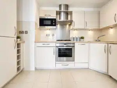 Flat Miles Close in Greater London