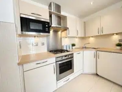 Flat Miles Close in Greater London