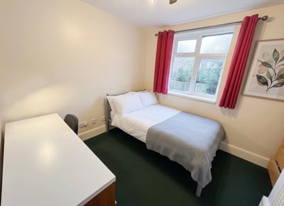 Flat Charnock Avenue in Nottingham