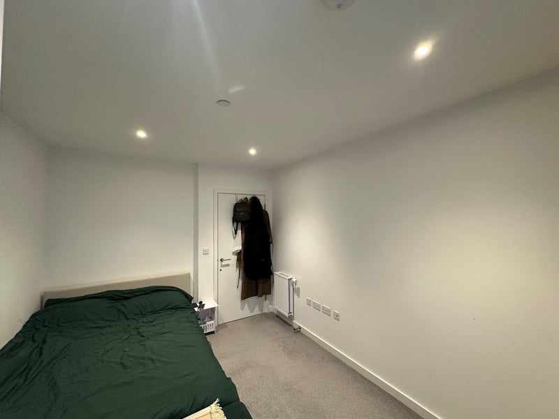 Flat Neagle Lane in Greater London