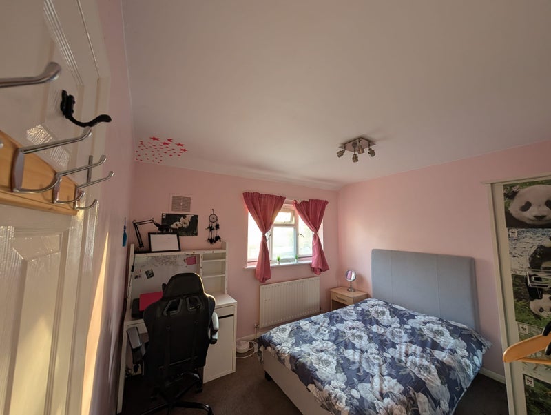 Room Burrfield Drive in Greater London