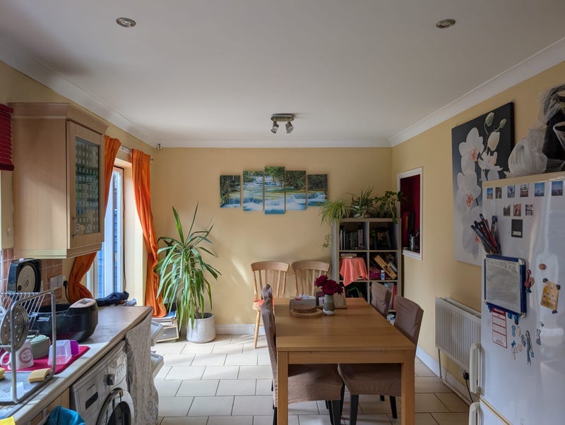 Room Burrfield Drive in Greater London