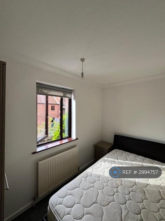 Room Mayes Close in Norwich