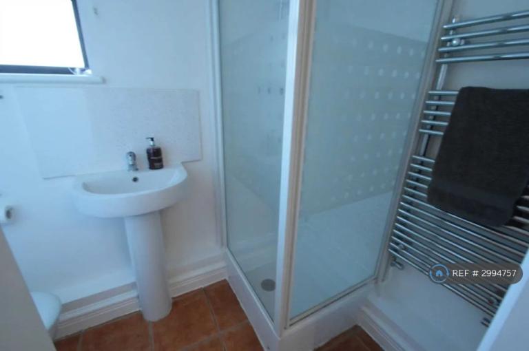 Room Mayes Close in Norwich