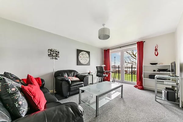 Flat Ferguson Close in Greater London