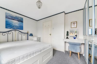 Flat Ferguson Close in Greater London