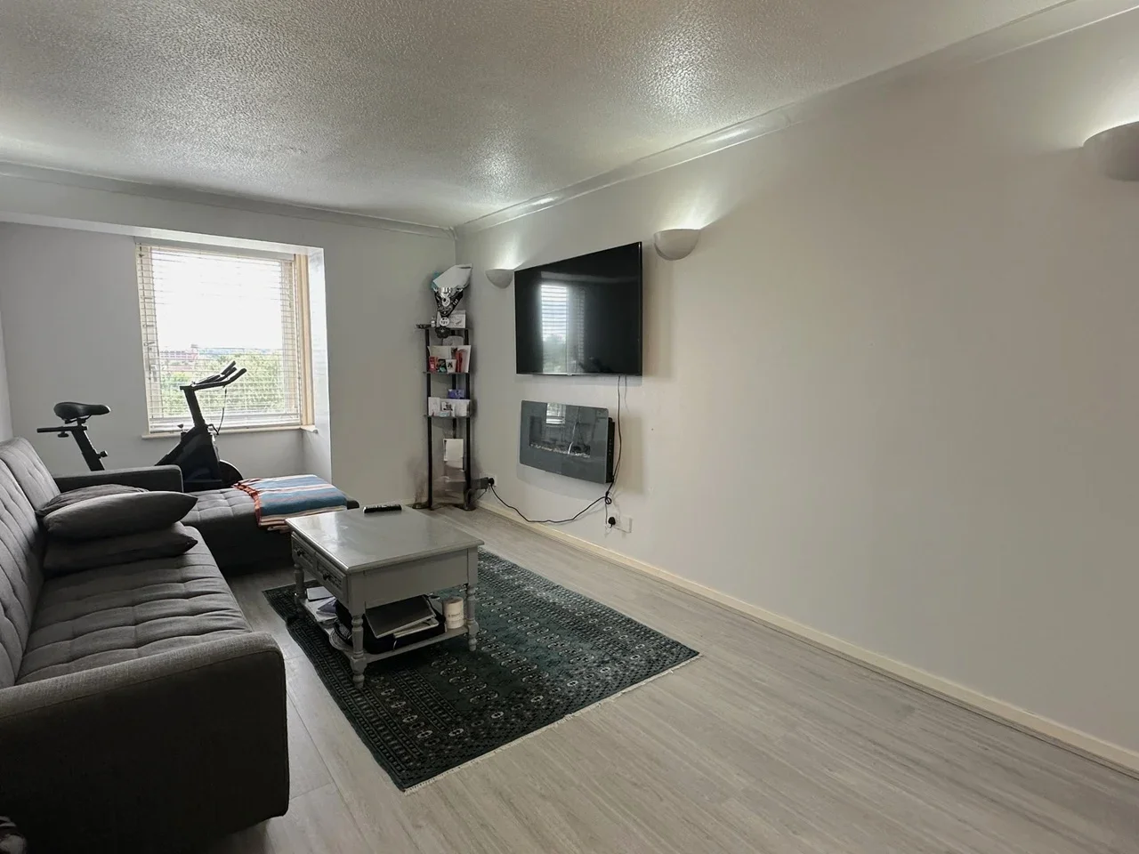 Flat Eleanor Way in Waltham Cross