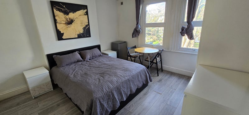 Room Kingston Road in Greater London
