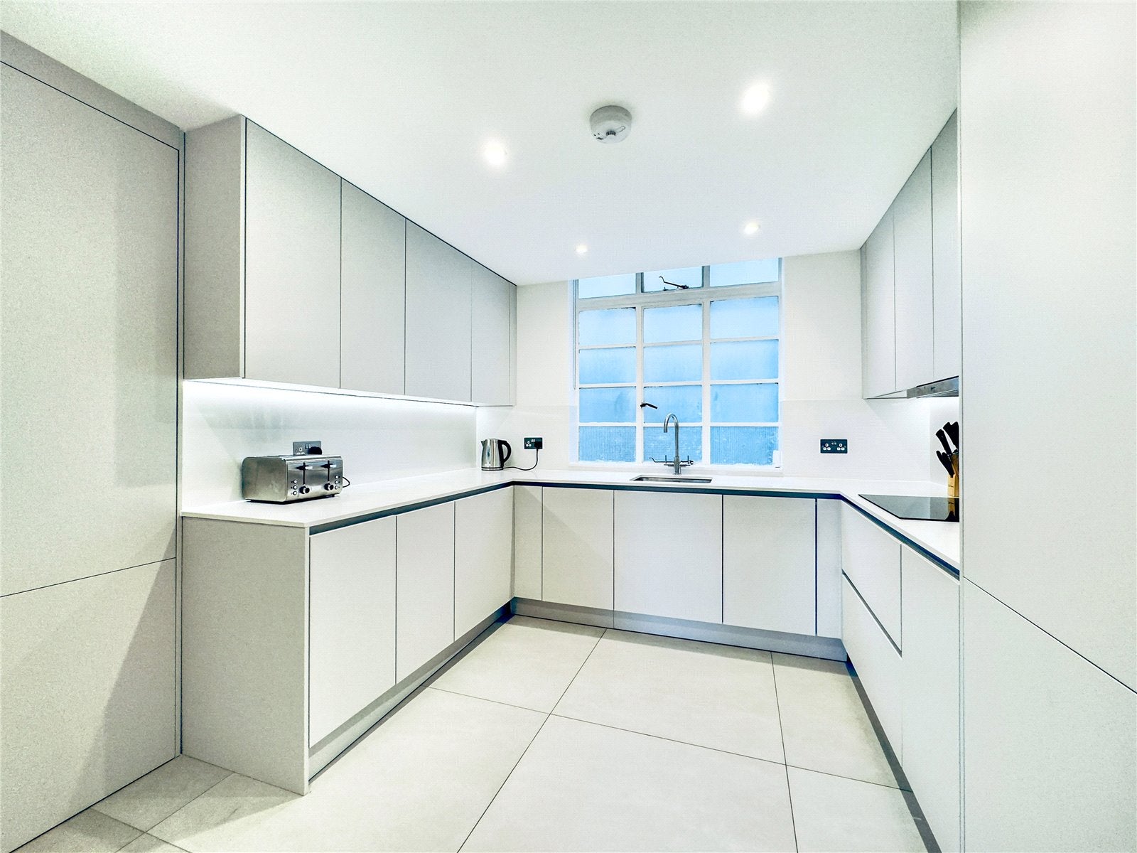 Flat Portman Square in City of Westminster