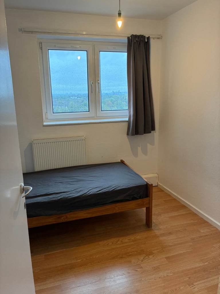 Flat Westmead in London