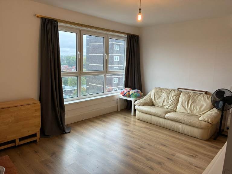 Flat Westmead in London