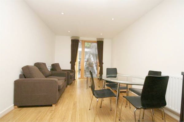 Flat Axe Street in Greater London