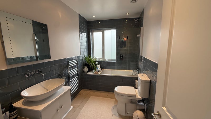 Room Findon Road in Greater London