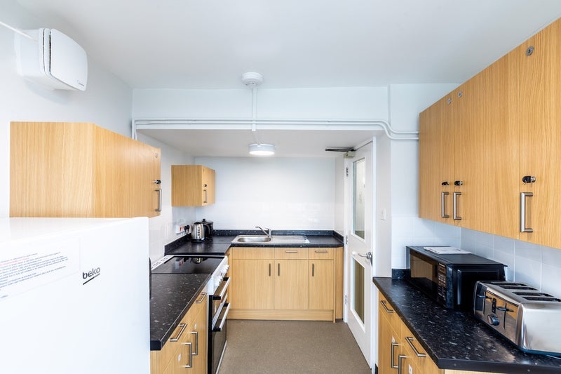 Room Fulham Palace Road in Greater London