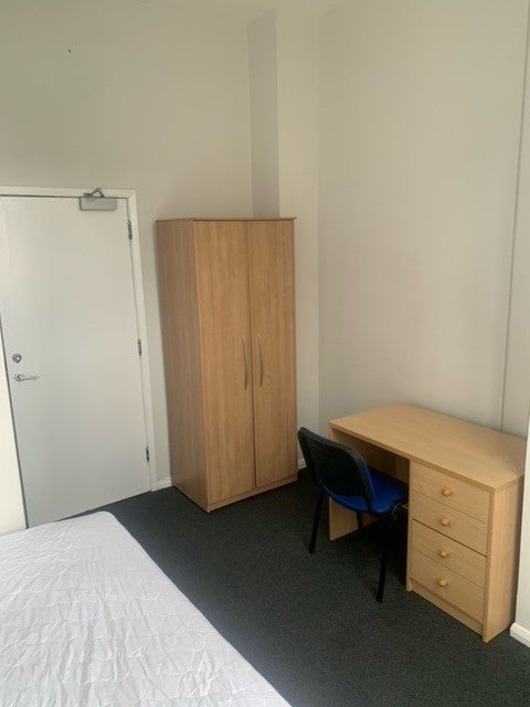 Room Fulham Palace Road in Greater London