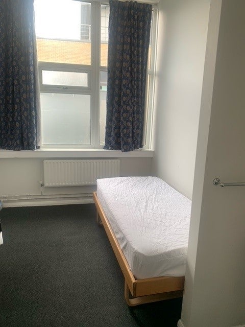 Room Fulham Palace Road in Greater London