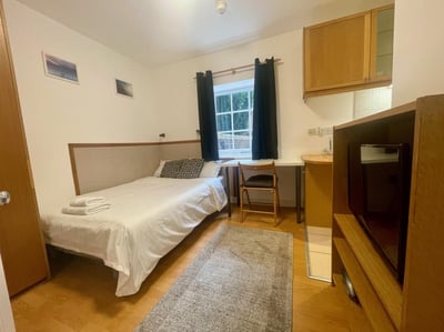 Room Fulham Palace Road in Greater London